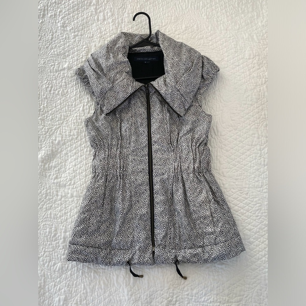 French Connection Black & White Patterned Vest Sz 4